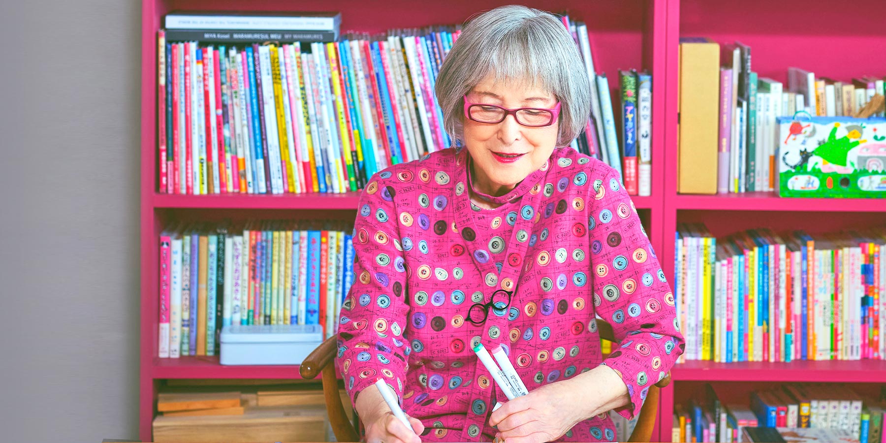 89歳の「カラフルな魔女」。児童文学作家・角野栄子さんの魅力