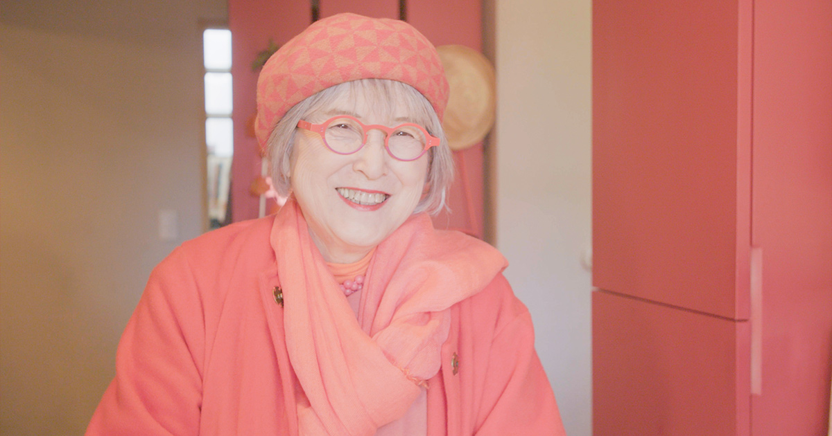 89歳の「カラフルな魔女」。児童文学作家・角野栄子さんの魅力 | NHK