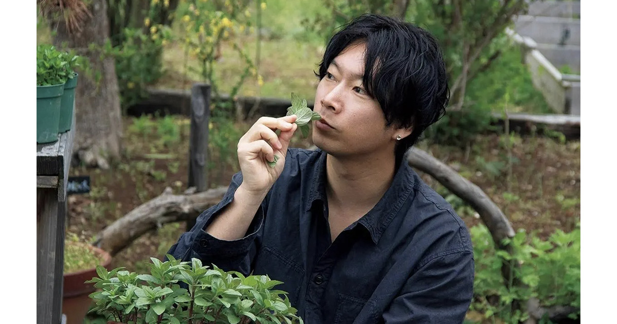 野草のカリスマ」山下智道さんが語る、ハーブの奥深い世界。香りを