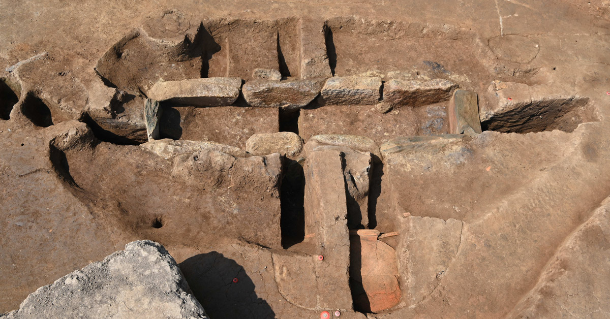 謎のエリア」で出土した弥生時代の墓から出てきたものとは──【新