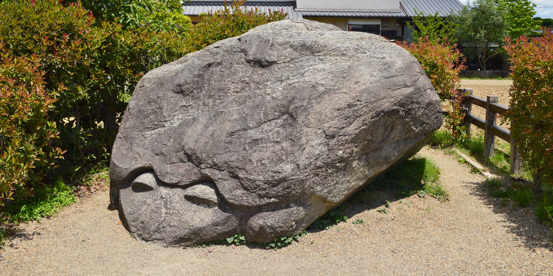 亀石(天然石) 亀石はどこにある？飛鳥の謎の石造物の伝説と正体を考える | みくるの森