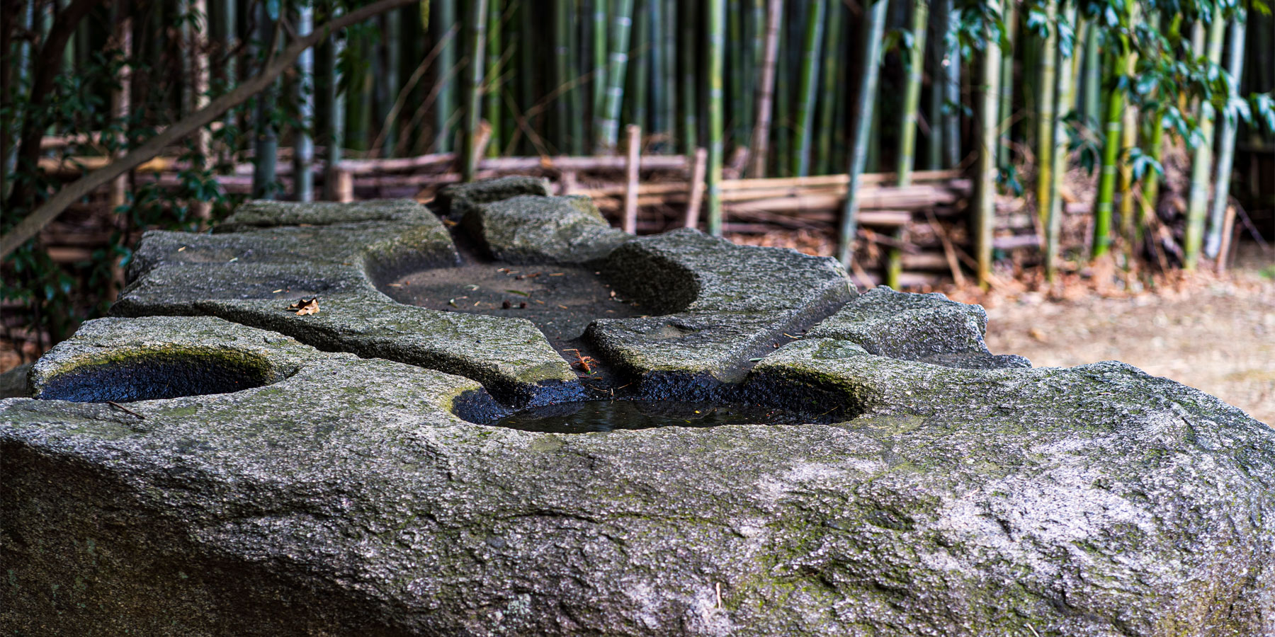 世界遺産登録へ向かう飛鳥の謎の石造物「酒船石」とは【飛鳥・藤原の宮